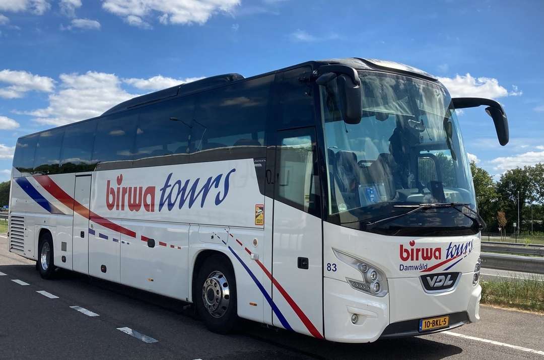 54-persoons-touringcar