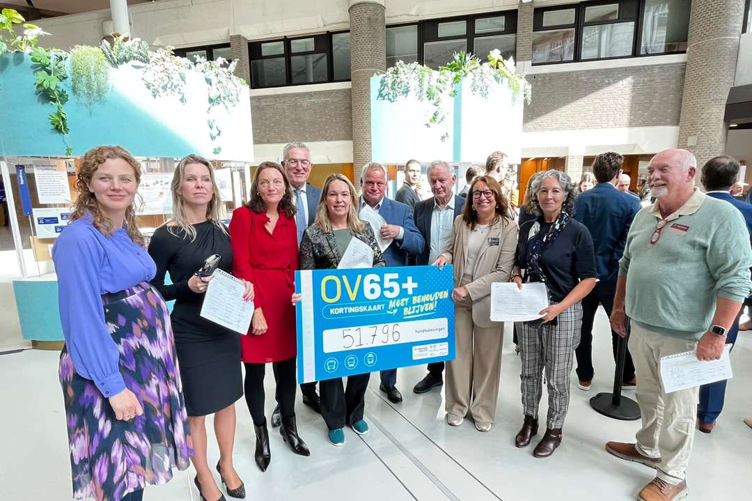 Aanbieden petitie ov-korting ANBO-PCOB