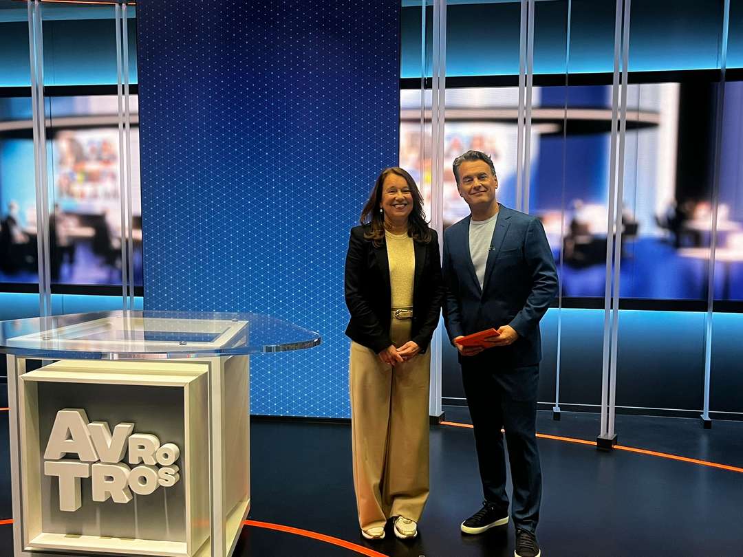 Anneke Sipkens in de studio bij EenVandaag