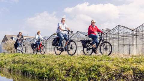 Fietsen-tussen-de-kassen-foto-Glenn-Mostert