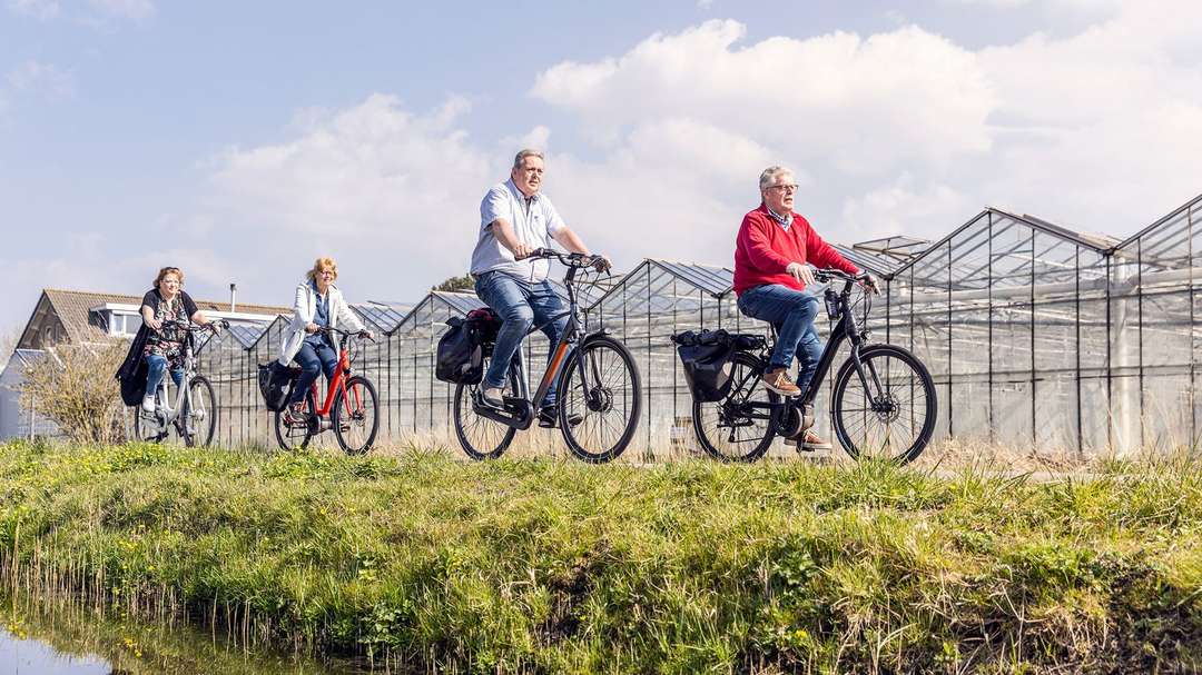 Fietsen-tussen-de-kassen-foto-Glenn-Mostert