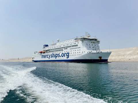 Global Mercy in Suez kanaal