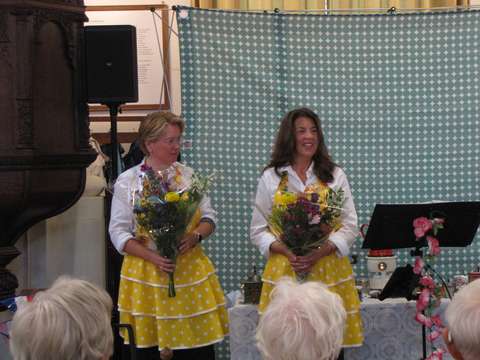 15 Slotfeest KBO 17-9-26; bloemen voor Koffiemeisjes