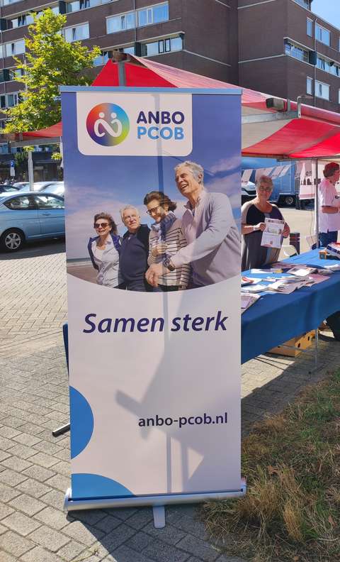 Stand op jaarmarkt Leiderdorp-zijaanzicht