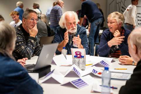 Gesprekstafel tijdens bijeenkomst | Krachtig ouder worden
