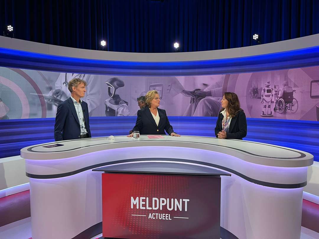 Anneke Sipkens te gast bij MAX Meldpunt Actueel over robots en ai in de zorg