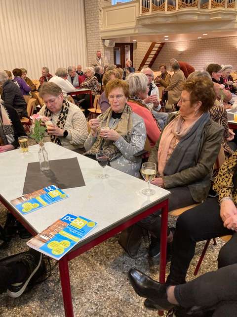 Nieuwjaarsbijeenkomst jan.2023 met een attractie glaasje advocaat met slagroom