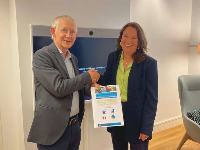 Overhandiging peiling wonen en zorg Anbo_Pcob