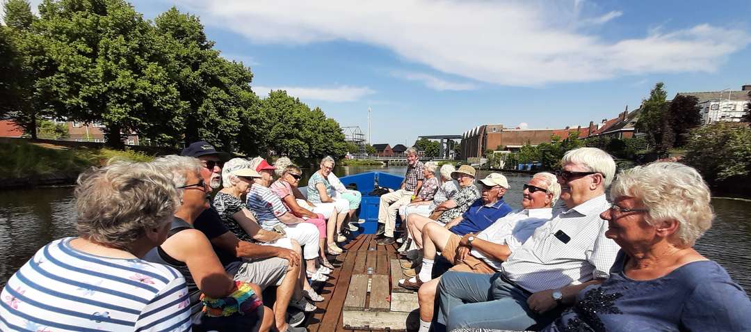 Middaguitje met een aantal leden door de grachten van Coevorden