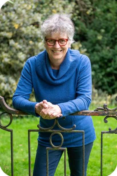 SuzanneBiewingaOuderENwijzerSept25