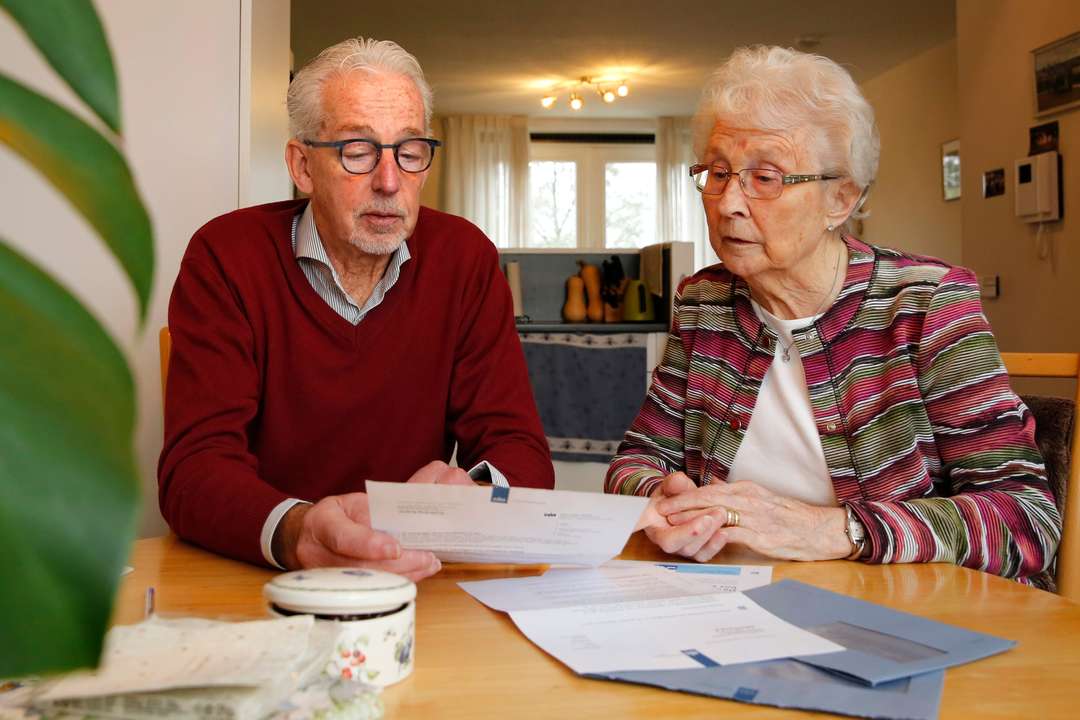 Belastinginvuller Jaap helpt Ank met de belastingaangifte | ANBO-PCOB