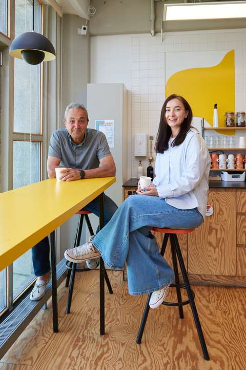 Staand beeld Yulia en Ivo jong over oud ANBO-PCOB