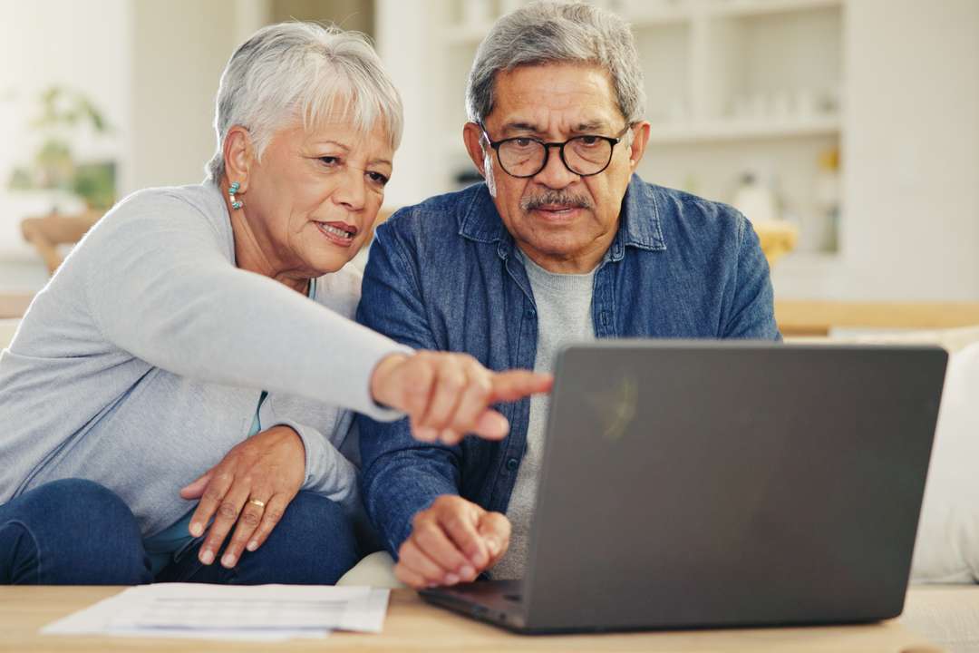 Laptop wijzen naar scherm | ANBO-PCOB
