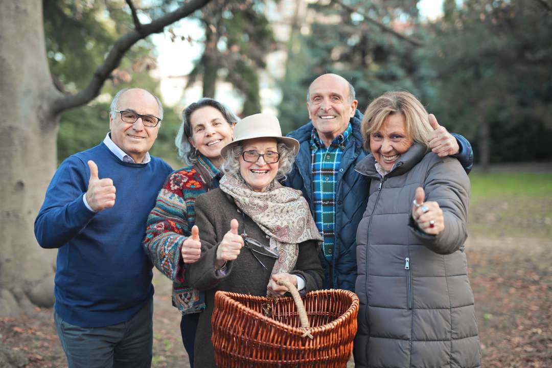 Groep buurtgenoten in de natuur- Leefcirkels - ANBO-PCOB