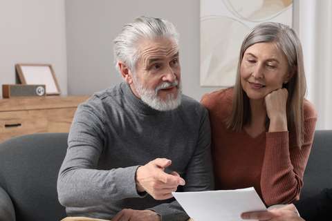 Stelletje met papieren - overleg | ANBO-PCOB