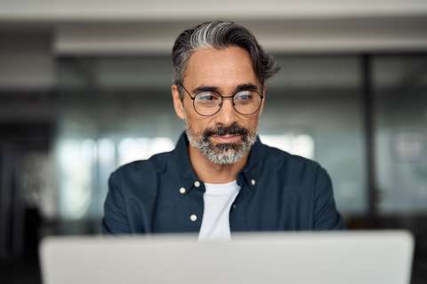 Man blij laptop | ANBO-PCOB