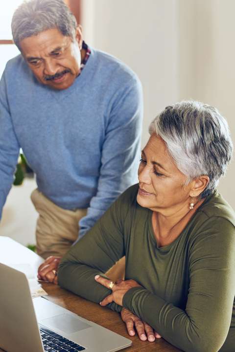 Man en een vrouw laptop | ANBO-PCOB