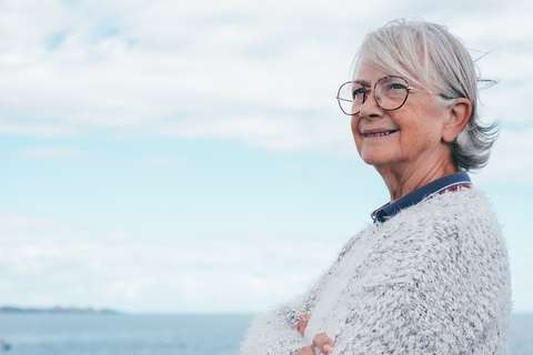 anbo-pcob-mevrouw-bril-wolken-v2-4800-3200