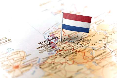 Nederlandse vlag op een kaart
