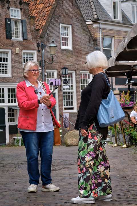 anbo-pcob-ouderenwijzer-verschilmaker-vera-van-brakel-staand