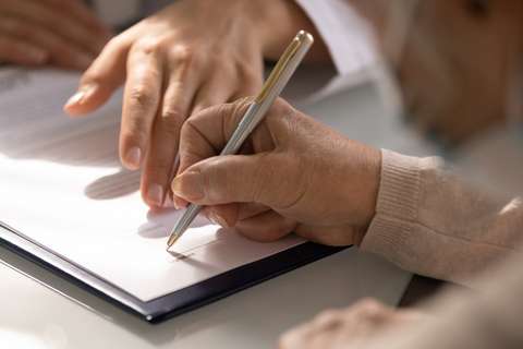 Papieren tekenen | ANBO-PCOB