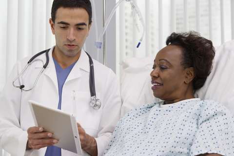 Ziekenhuis bed - dokter | ANBO-PCOB