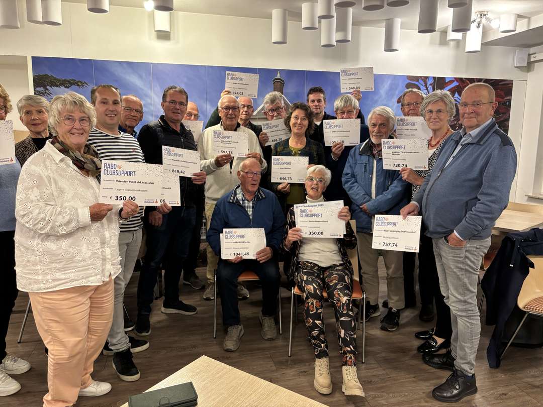 Uitreiking van de cheques aan alle vijf de afdelingen van het ANBO-PCOB WESTLAND  en MAASSLUIS  EN MAASLAND