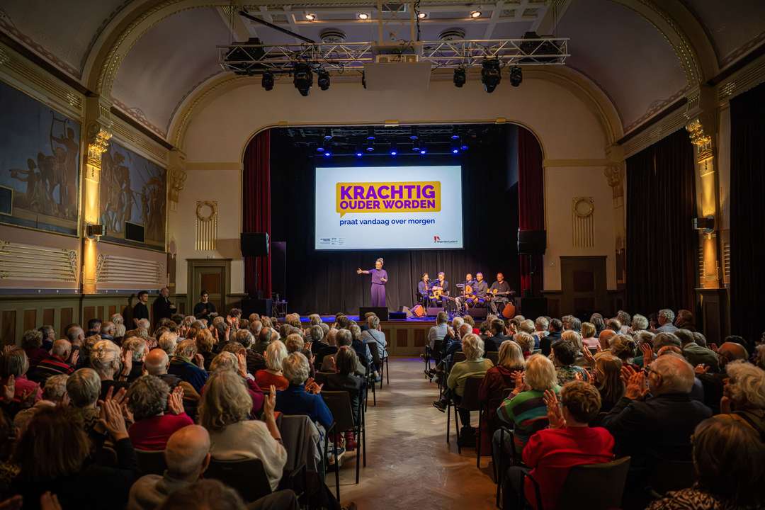 Sabine en band voor het publiek | Krachtig ouder worden