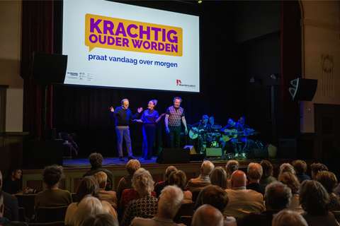 Waardenladers zingen voor het publiek | Krachtig ouder worden