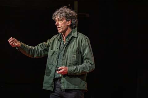 Pieter Hilhorst op het podium | Krachtig ouder worden