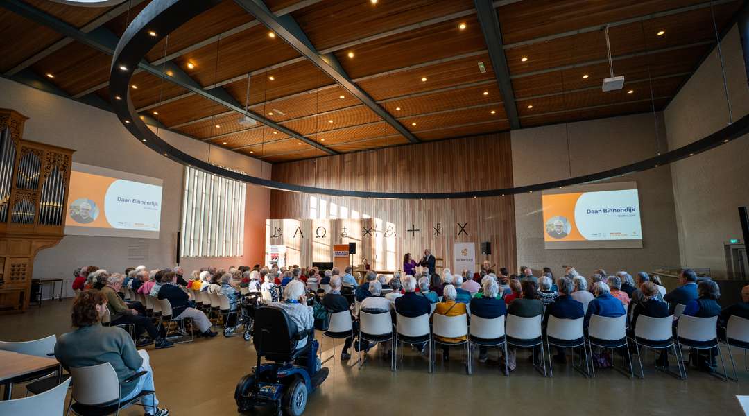 Volle kerkzaal | Krachtig ouder worden