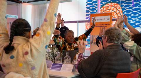 Juichende gesprekstafel | Krachtig ouder worden