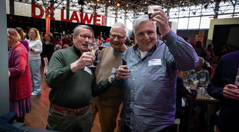 Gespreksbegeleiders tijdens borrel | Krachtig ouder worden