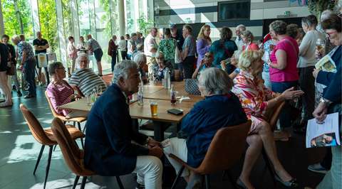 Gezellige borrel in Kenniscafé | Krachtig ouder worden