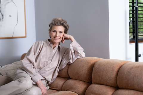 Anita witzier foto op de bank - OuderENwijzer