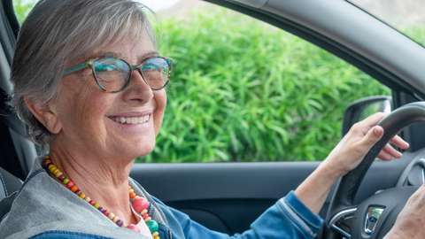 Autorijden - mevrouw | OuderENwijzer
