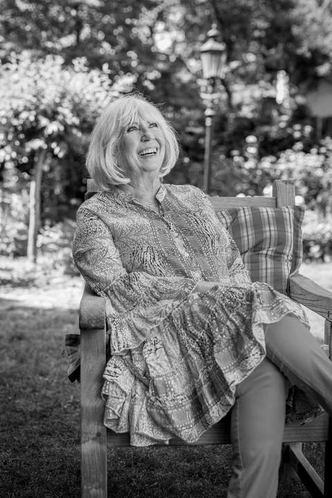 Willeke alberti - zwart wit foto - ouderenwijzer - staand