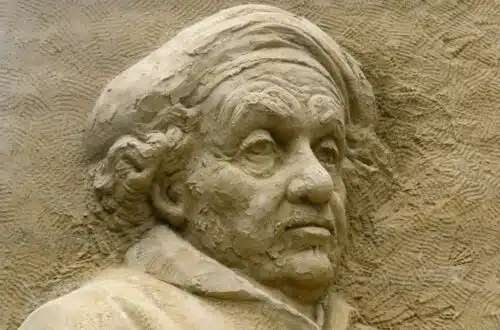 Zandsculptuur in Beeldentuin te Garderen