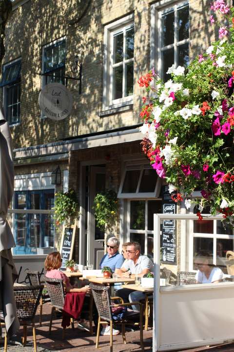 Vlieland reizen terras beeld staand